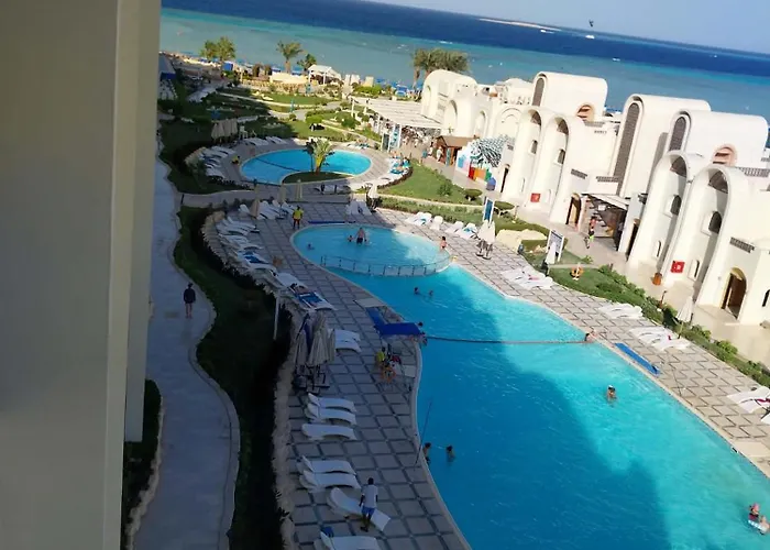 In Hurghada, Sahl Hasheesh, Ocean Breeze * Hurghada