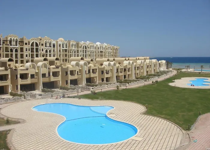 In Hurghada, Sahl Hasheesh, Ocean Breeze * Hurghada