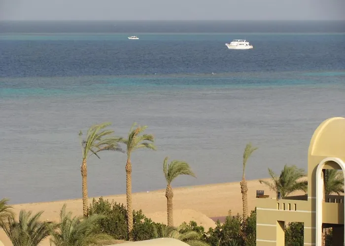 In Hurghada, Sahl Hasheesh, Ocean Breeze * Hurghada